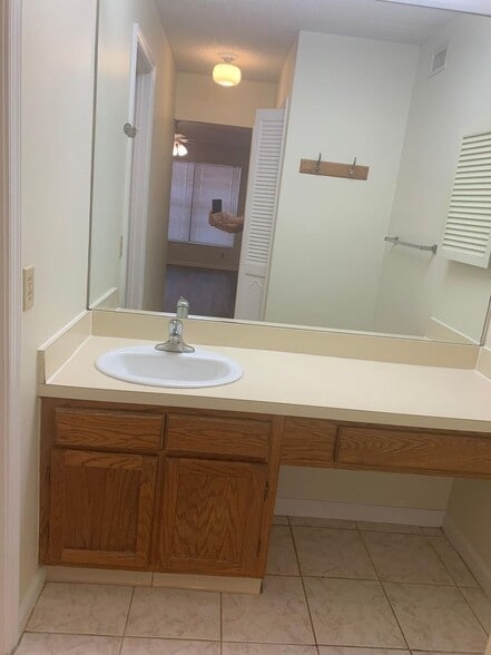 Building Photo - 9905 Pineapple Tree Dr