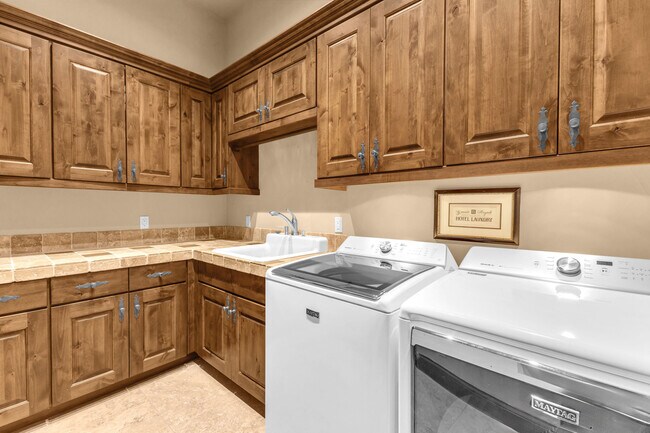 Building Photo - 83054 S Bay Dr