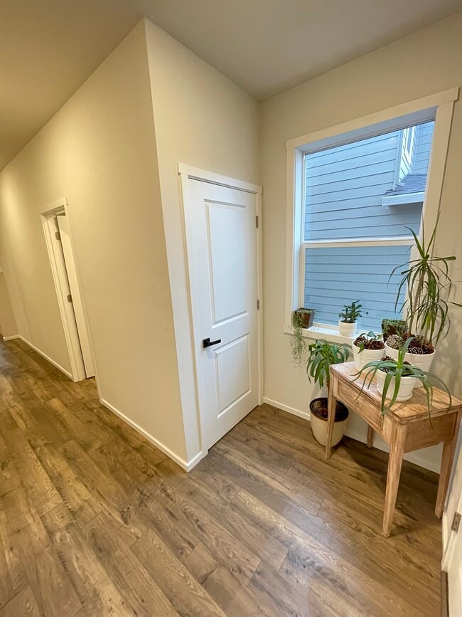 Building Photo - 6312 NE 61st Ave