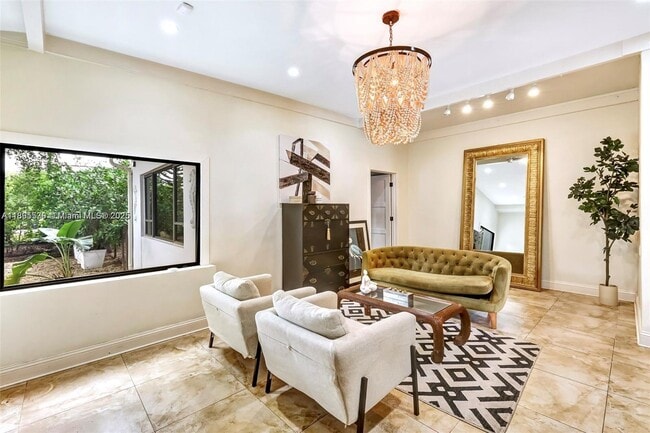 Building Photo - 991 NE 82nd St