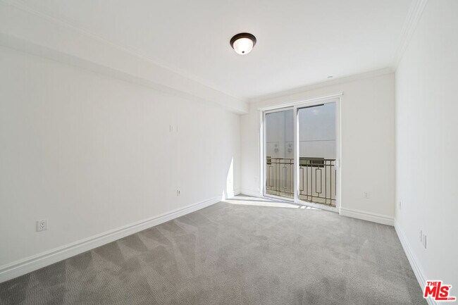 Building Photo - 1050 S Holt Ave