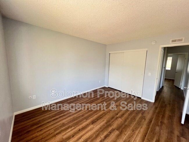 Building Photo - 4748 Sunny Hills Rd