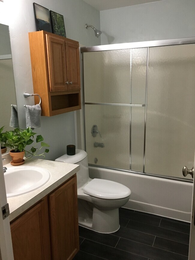 Main Bath - 875 NW 11th Ave