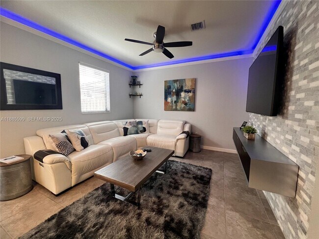 Building Photo - 159 SE 34th Ave