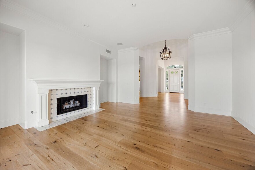 Building Photo - 2309 Skyline