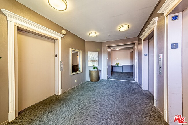 Building Photo - 620 S Gramercy Pl