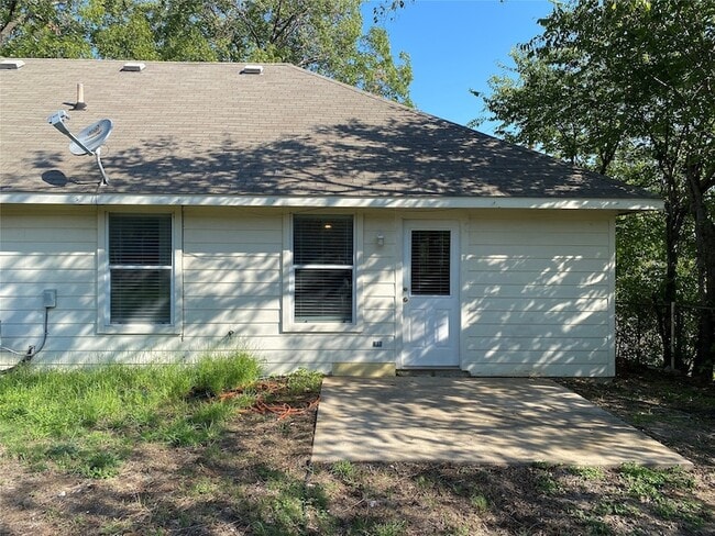 Building Photo - 301 W Prairie St