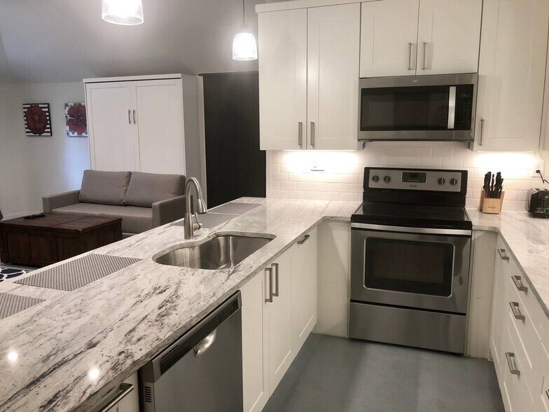 Building Photo - 1929 NW 7th Ln