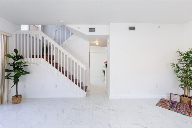 Building Photo - 1009 SW 144th Ave