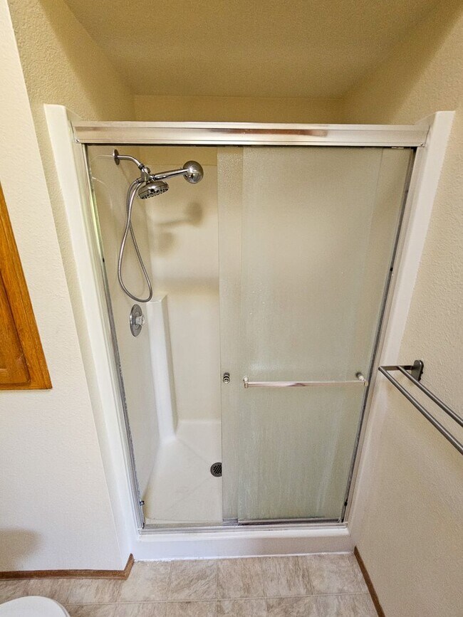 Building Photo - 1097 Summer Breeze Dr N