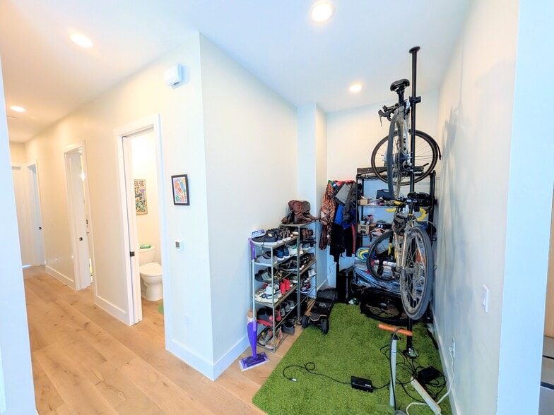 Building Photo - 1403 S Redondo Dr