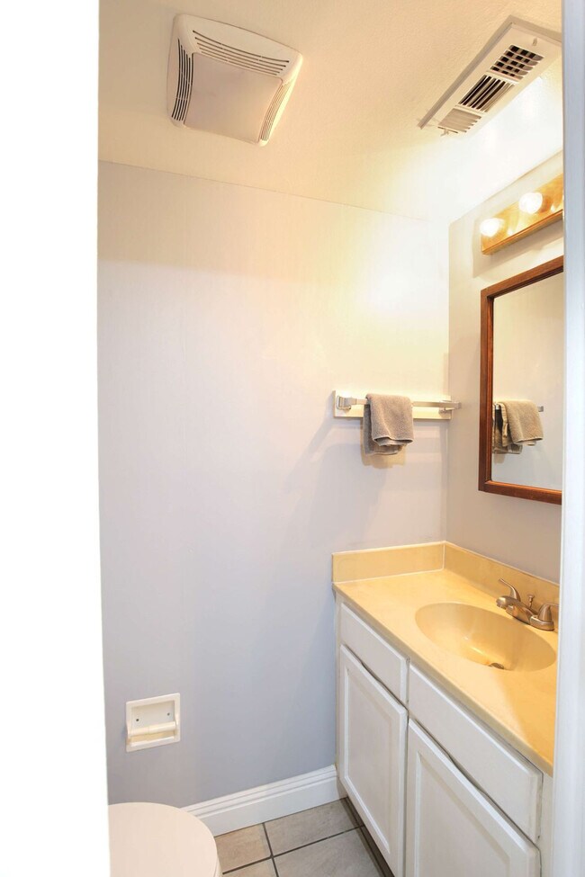 Building Photo - 608 Carolina Beach Ave S