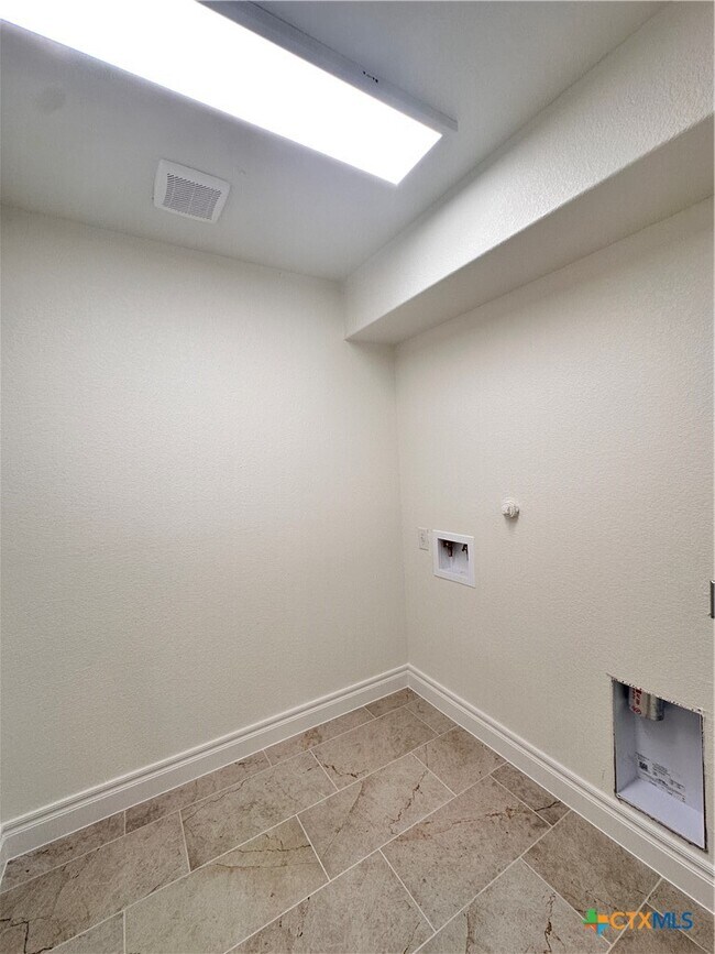 Building Photo - 2017 Ridge View Dr