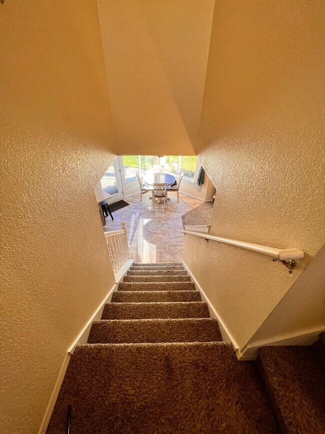 Building Photo - 4412 Ingleside Dr SE