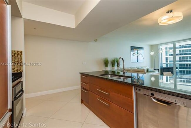 Building Photo - 1830 S Ocean Dr