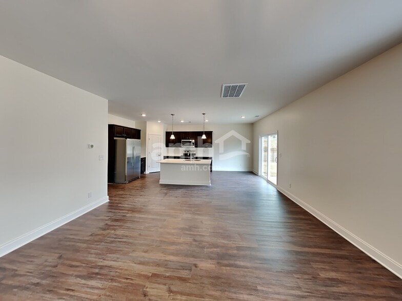 Building Photo - 2128 Williamshire Ln