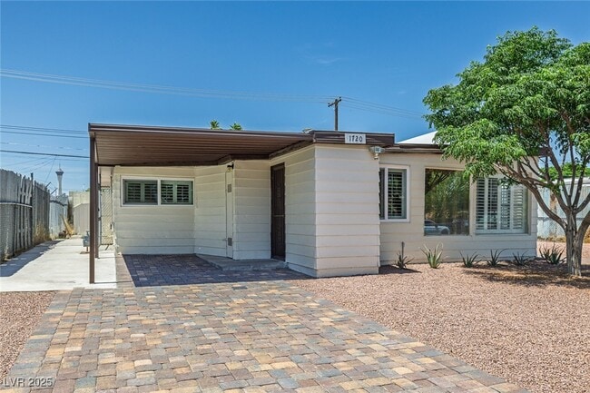 Building Photo - 1720 Eastwood Dr