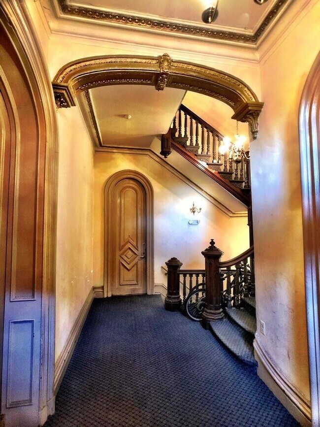 Building Photo - 174 Grand St