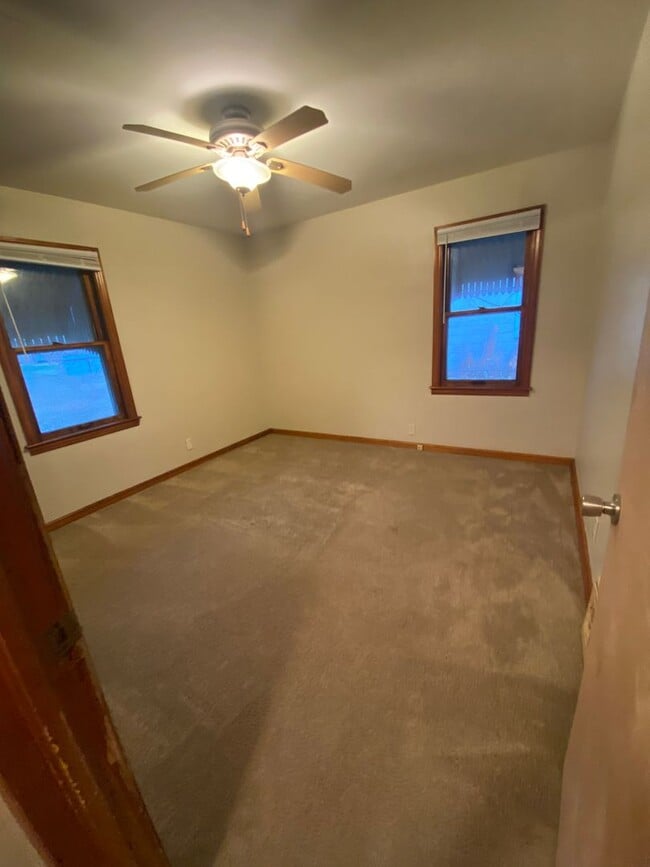 Building Photo - 3112 S Vermont Ave