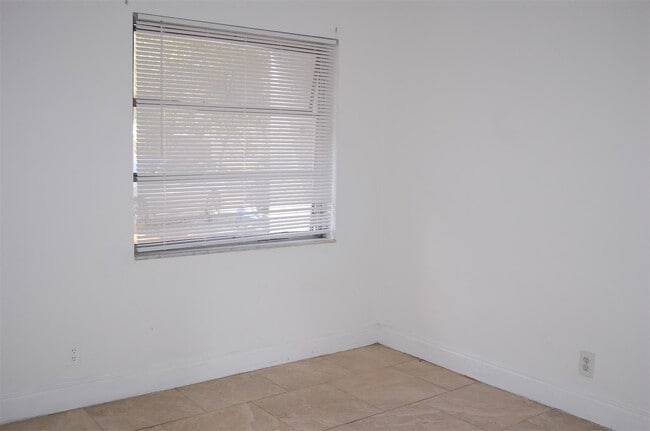 Building Photo - 622 NW 13th St