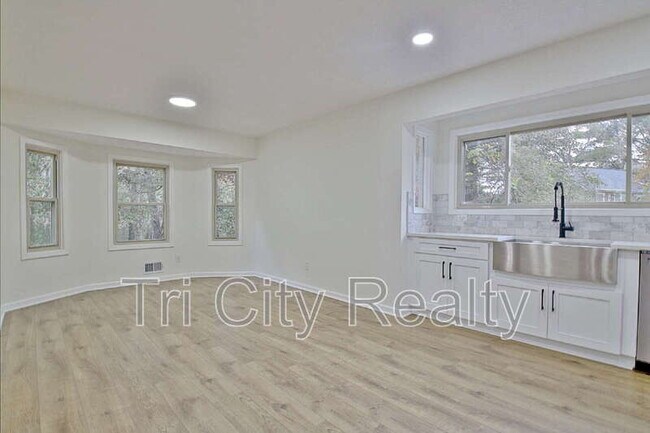 Building Photo - 150 Drennan Dr