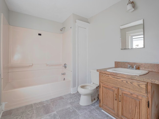 Building Photo - 540 Avon St