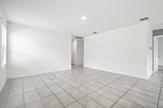 Building Photo - 1-story, 3 Bedrooms, 2 Bathrooms. Master's...