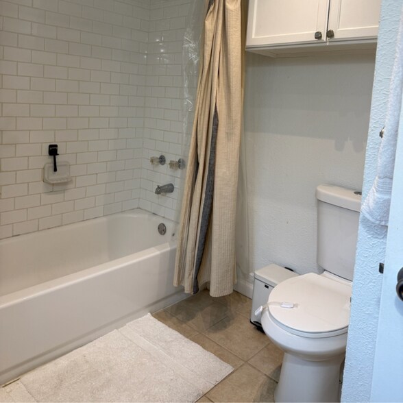 Building Photo - 1208 Noble Ave