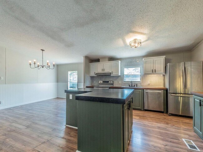 Building Photo - 301 N Buffalo Ave