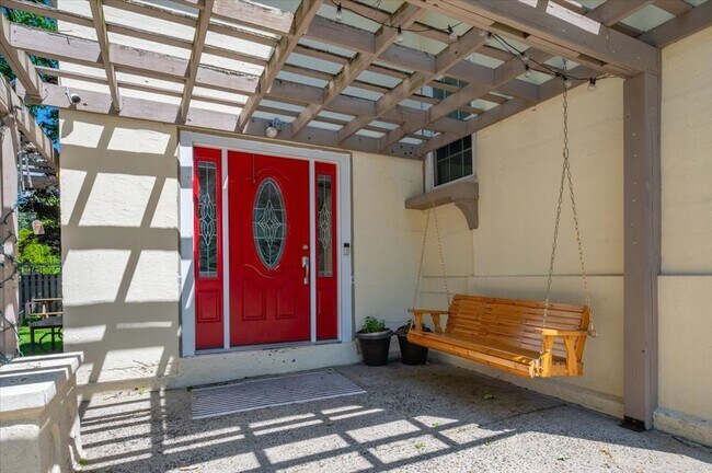 Building Photo - Rare Harbor Heights Rental | 4BR Colonial with Parking & Fenced Yard