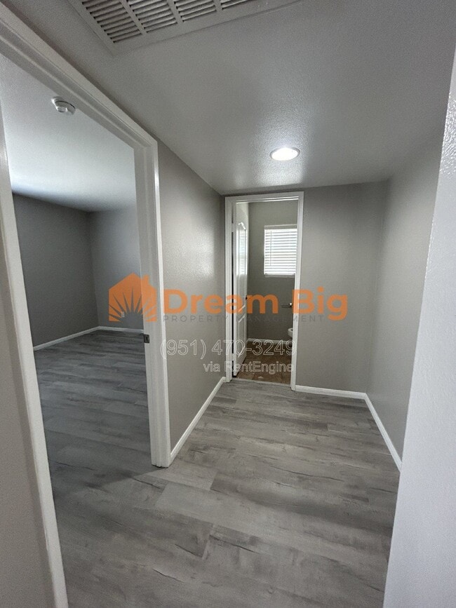 Building Photo - 3857 Akina Ave