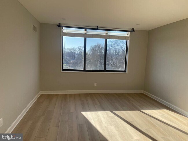 Building Photo - 5225 Pooks Hill Rd