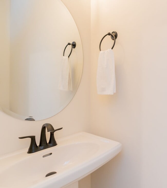 Building Photo - Brand New 2 Bedroom in North Shore
