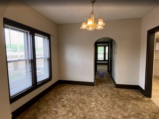 Building Photo - 201 S Cravens St