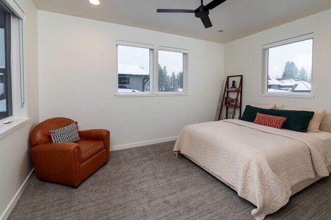 Building Photo - Custom 4 Bed Home in Shevlin West