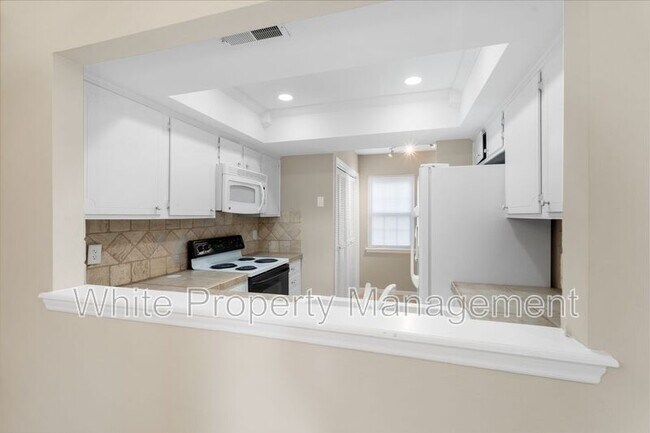 Building Photo - 7825 Renaissance Ct