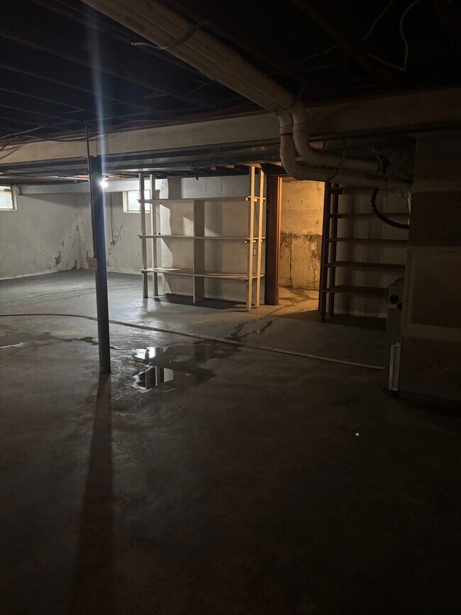 Building Photo - 3 Bedroom 1 Bath Home For Rent
