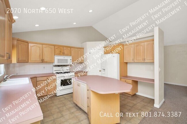 Building Photo - 2070 N 650 W