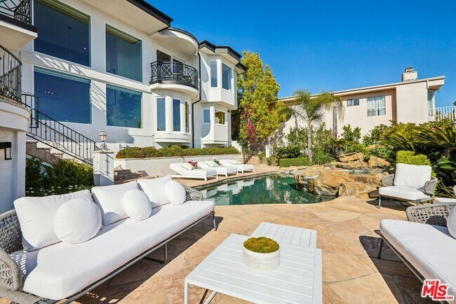 Building Photo - 2411 Mt Olympus Dr
