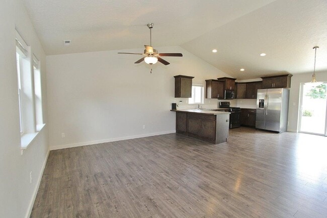 Building Photo - Clean Single-Level Home in Quiet Neighborhood