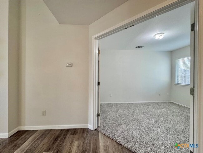 Building Photo - 916 Gentry Dr