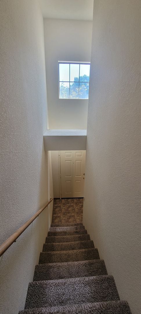 Building Photo - 1034 Burton Dr