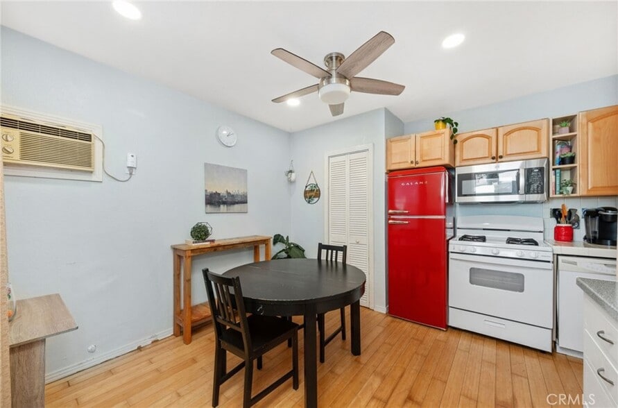 Building Photo - 336 Chester St