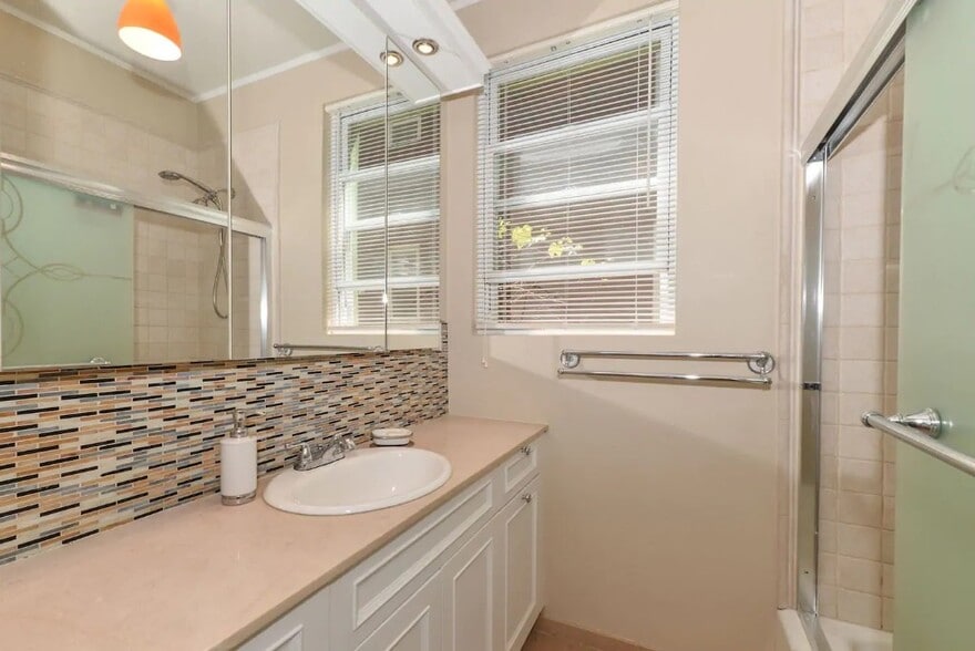 Building Photo - 111 Bowery