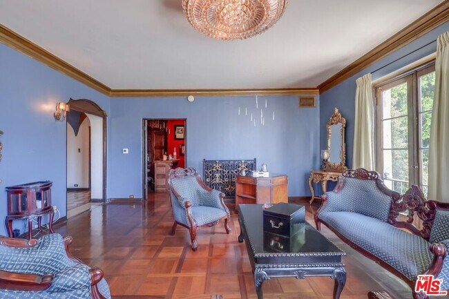 Building Photo - 642 S Bronson Ave