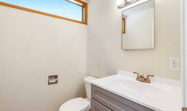 Building Photo - Updated Duplex