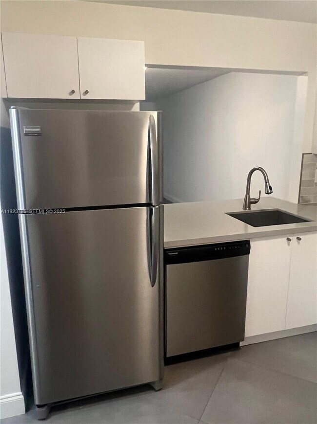 Building Photo - 7720 Camino Real