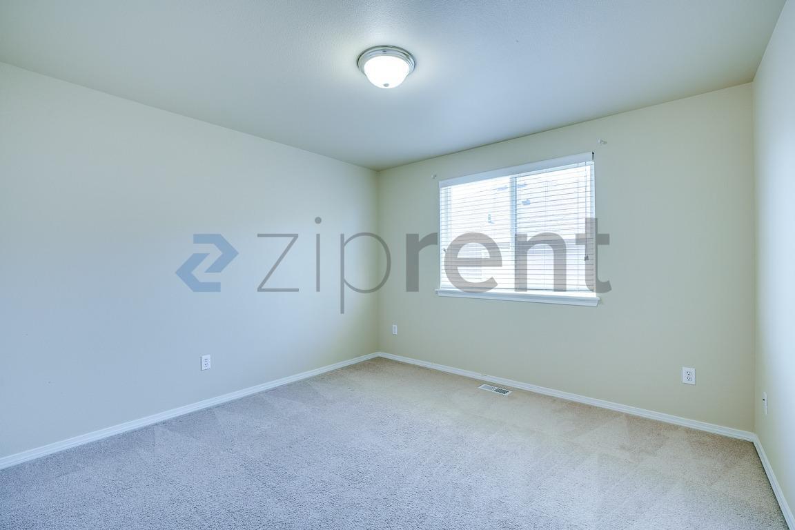 Building Photo - Unit