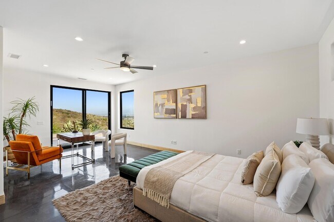 Building Photo - 5572 Rainier St