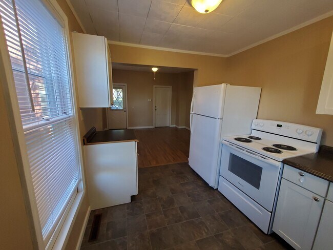 Building Photo - 407 17th Ave